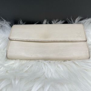 LV Epic Sarah Wallet. Rare White